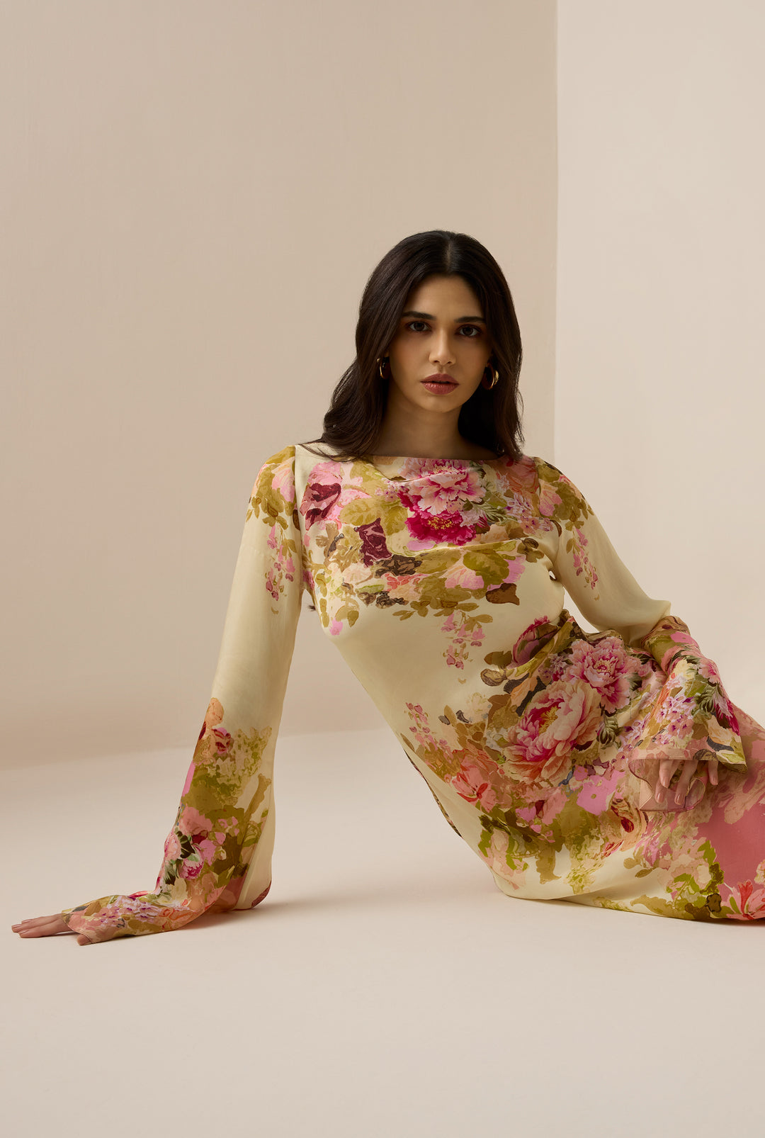 Alina | Robe Maxi Fleurie avec Col Montant et Manches Longues