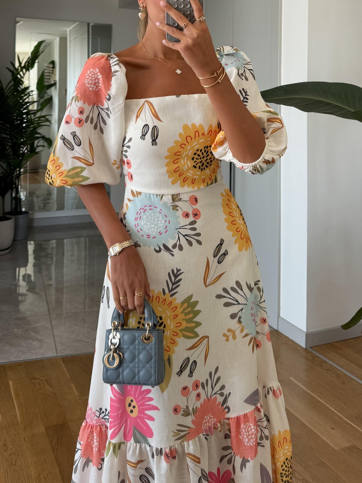 Camille | Robe Fleurie avec Décolleté Carré et Manches Bouffantes