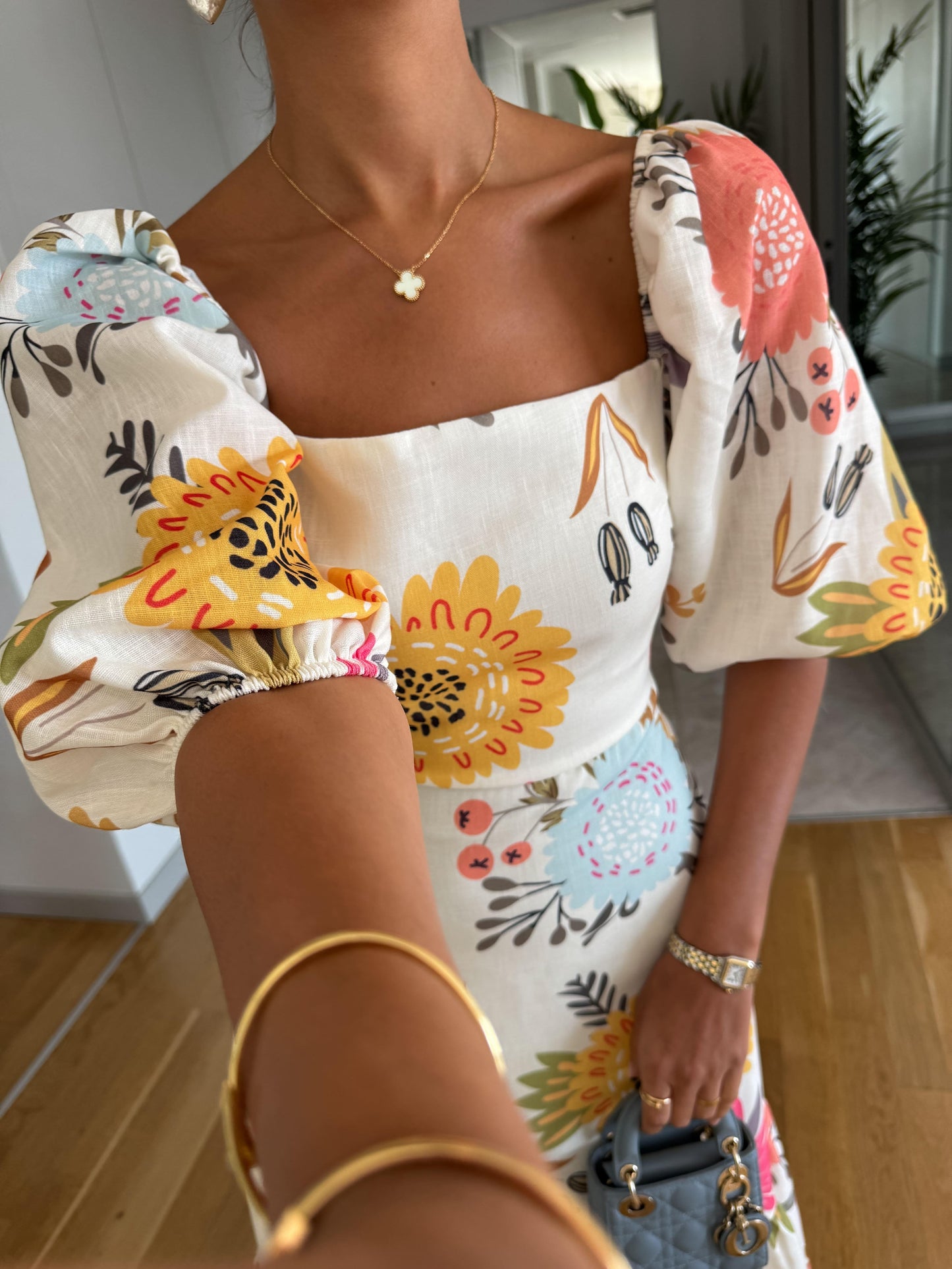 Camille | Robe Fleurie avec Décolleté Carré et Manches Bouffantes