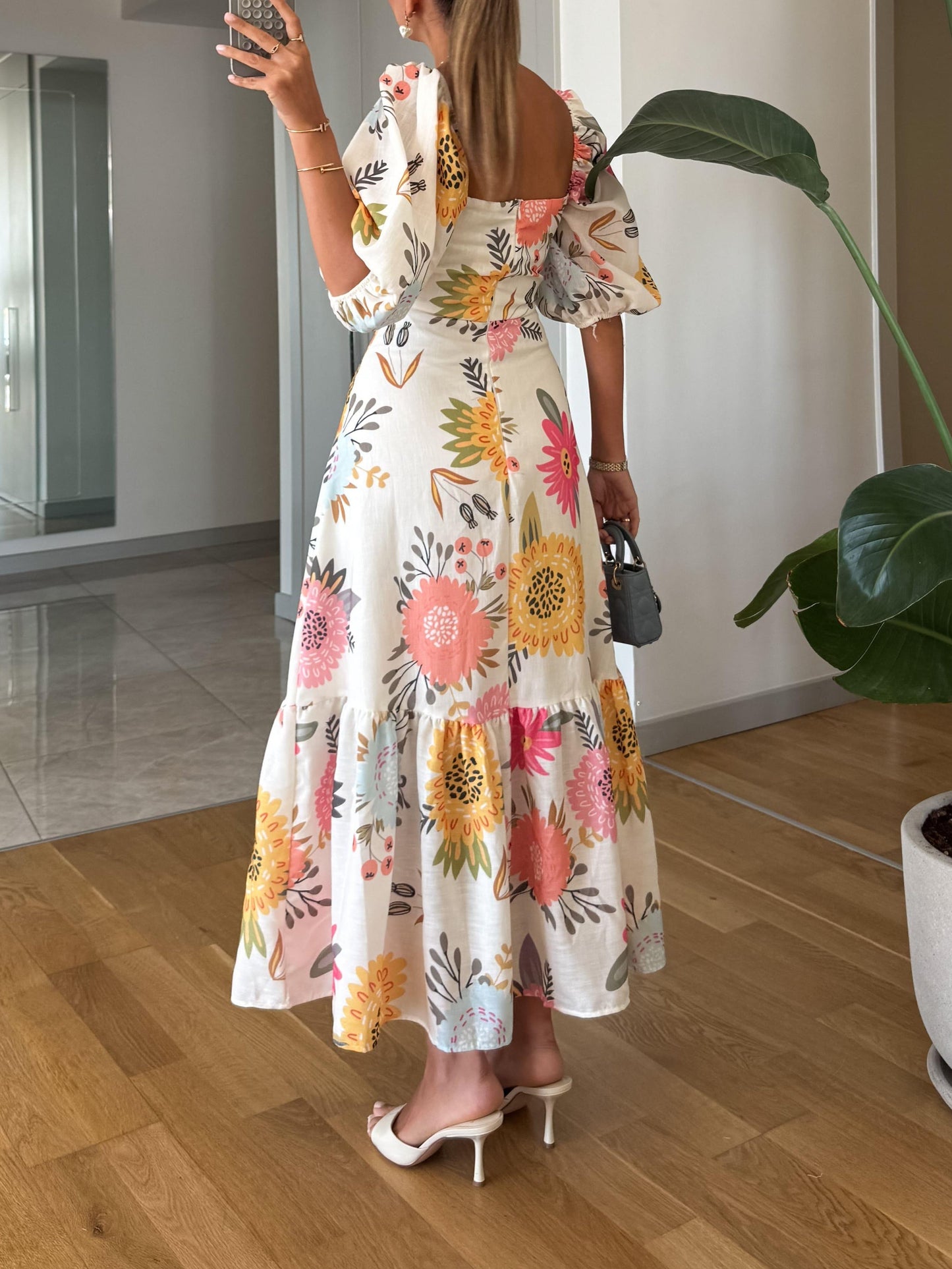 Camille | Robe Fleurie avec Décolleté Carré et Manches Bouffantes